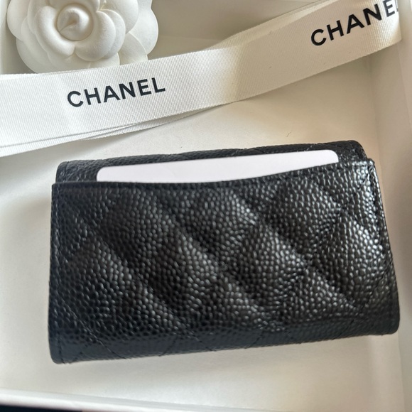 CHANEL Classic Flap Card Holder – Black Caviar Leather | Gold Hardware - Picture 5 of 15